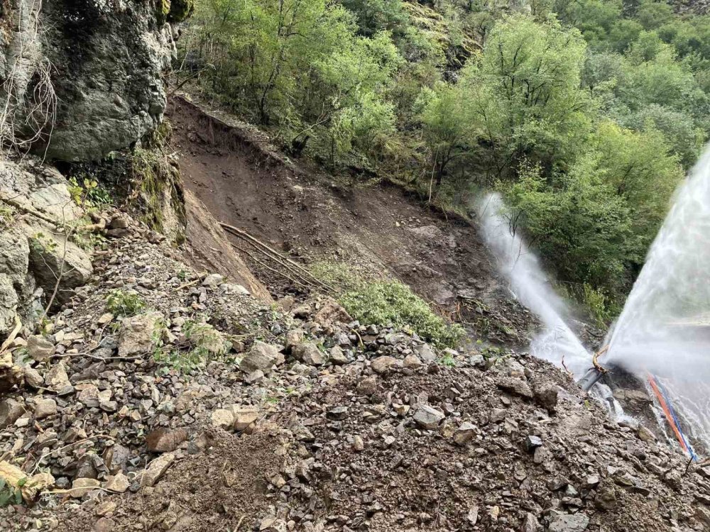 Artvin’de etkili olan sağanak yağış sonrası Hatila Vadisi Milli Parkı’na ulaşım sağlanamıyor
