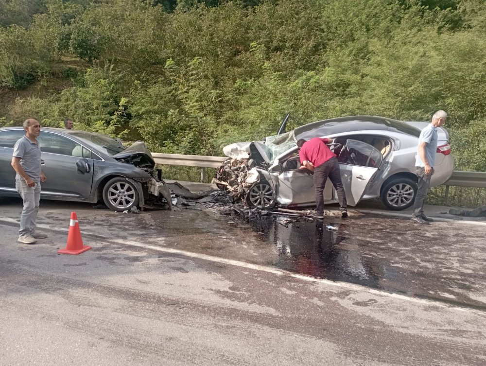 Ordu'da Otomobiller Kafa Kafaya Çarpıştı; 1 Ölü, 3 Yaralı