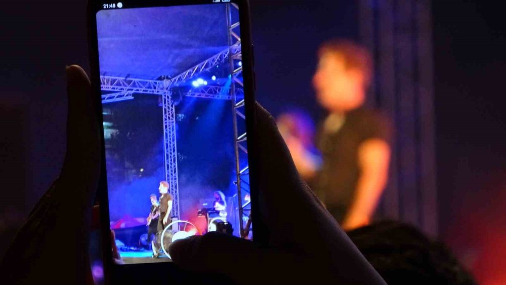 Teoman basın mensuplarını konserinden kovdu