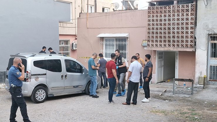 Aile Yemeğinde Ağabeyini, Annesini, Yengesini Ve 2 Yeğenini Tabancayla Vurup, İntihara Kalkıştı: 1 Ölü, 5 Yaralı