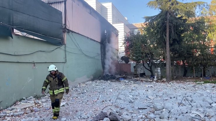 Bağcılar'da İnşaat Malzemeleri Dükkanında Yangın