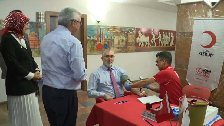 Bakan Işıkhan, Kan Bağışında Bulundu