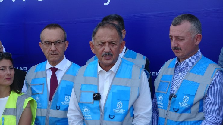 Bakan Özhaseki: İzmit Körfezi'nden 33 Milyon Metreküp Çamur Çıkartacağız