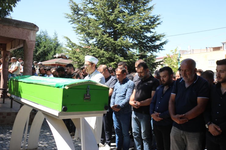 Cip İle Otomobilin Çarpıştığı Kazada Ölen 4 Kişiden 2'si Toprağa Verildi