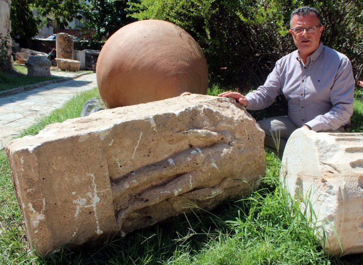 Güneş Tanrısı 'helios'a Ait Olduğu Değerlendirilen Başı Olmayan Kabartma Bulundu