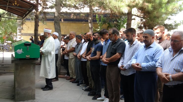 Otomobil, Kız Kardeşlere Çarptı: 1 Ölü, 1 Yaralı (2)