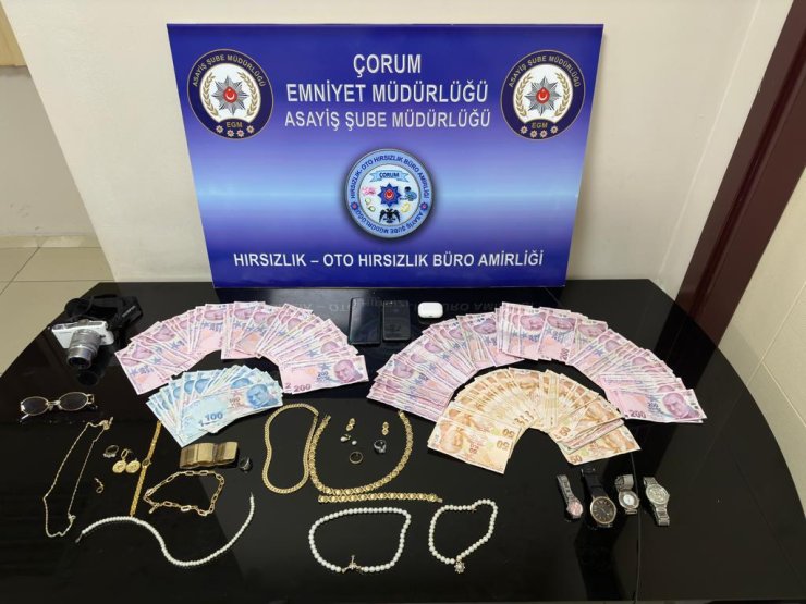 Polisten Kaçtı, Bahçede, Battaniyenin Altında Saklanırken Yakalandı