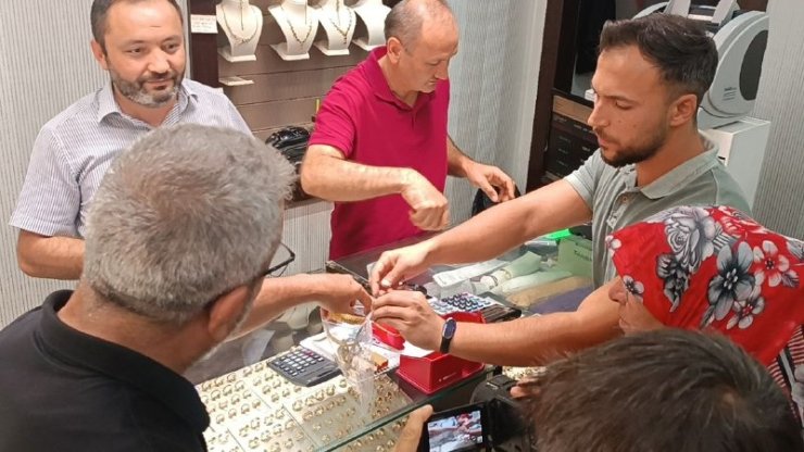 Telefonda Dolandırılmaktan Polis Kurtardı