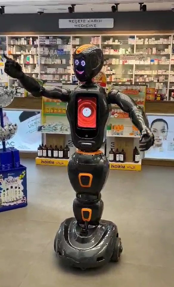 Yapay Zeka Robotu 'Marbot Ada', Yalova'da Eczanede İşbaşı Yaptı