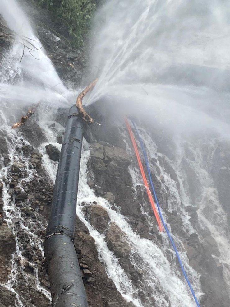 Artvin'de Heyelan Nedeniyle 8 Köy Yolu Ulaşıma Kapandı