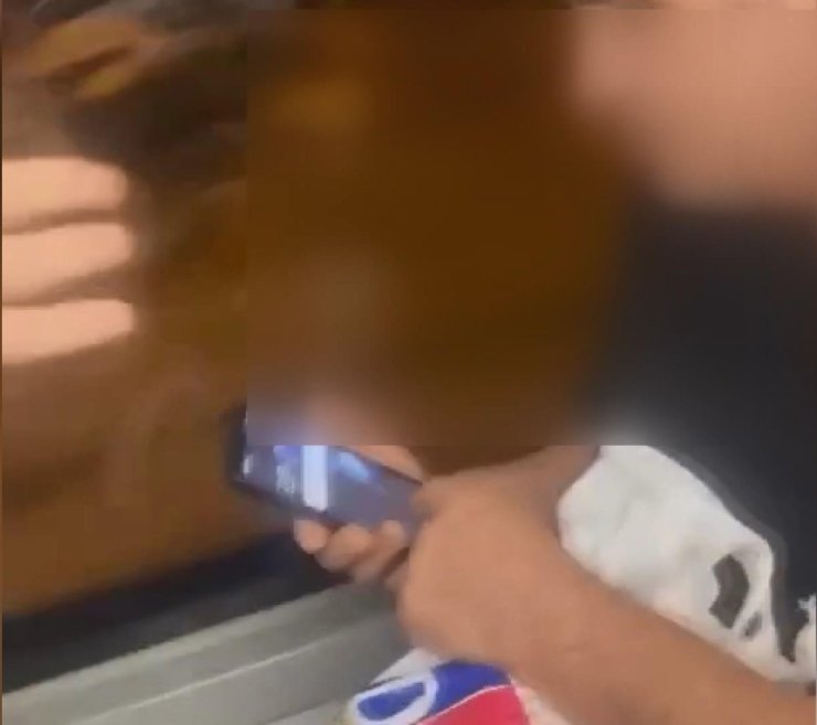 Ataşehir'de Otobüste Gizlice Kadının Fotoğrafını Çekti; Yolcular Tarafından Yakalandı