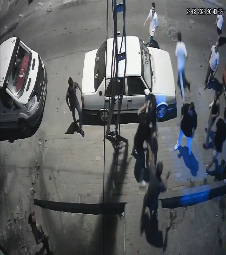 Bağcılar'da Çocukların Kavgasına Aileler Karışınca Ortalık Savaş Alanına Döndü