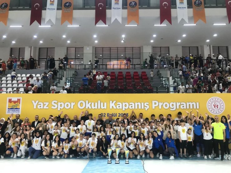 Bakan Bak, Avrupa Şampiyonası'nda Finale Kalan Filenin Sultanlarını Tebrik Etti