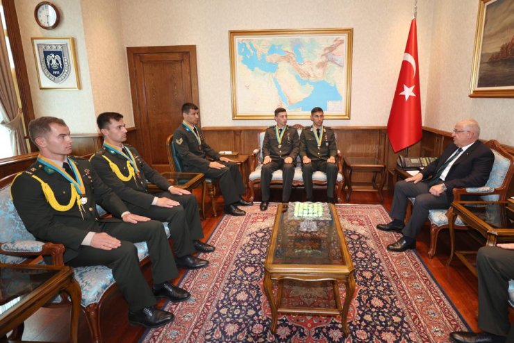 Bakan Güler, Dünya Şampiyonu Askeri Pentatlon Takımını Kabul Etti