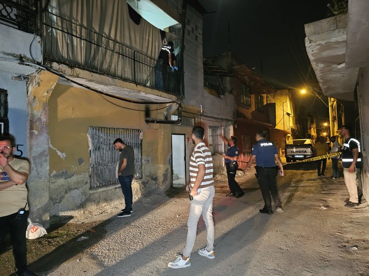 Balkona Çağırıp, Tabancayla Başından Vurarak Öldürdü