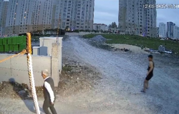 Başakşehir'de Hırsızları Taş Ve Kalaslarla Kovaladılar