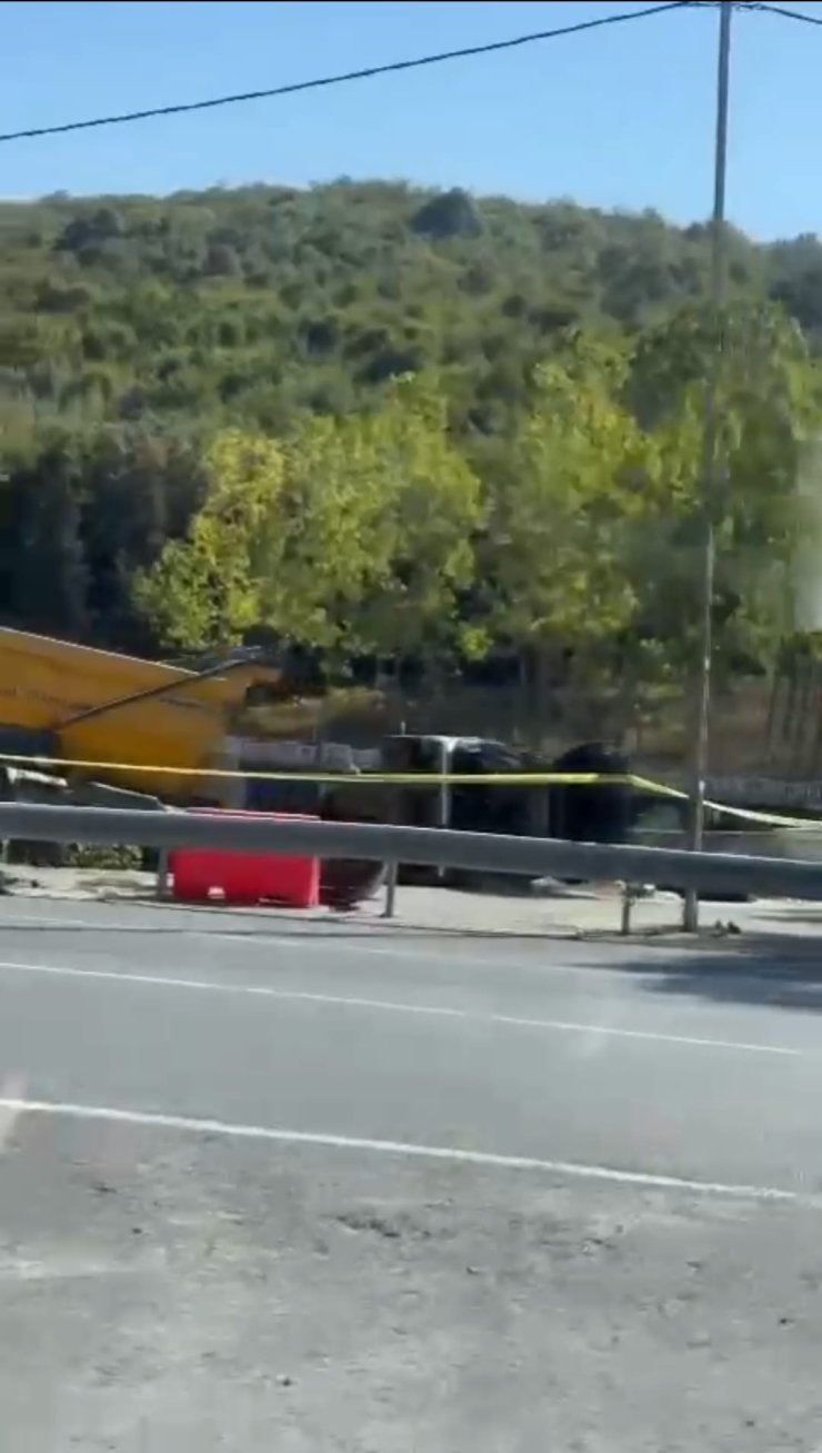 Beykoz'da Hafriyat Kamyonu İle Otomobil Çarpıştı