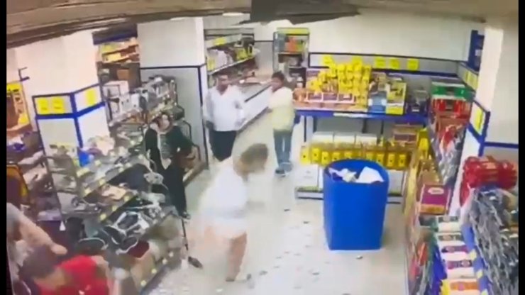 Beylikdüzü'nde Markette Arkadaşını Korumaya Çalışırken Bıçaklanan Genç Hayatını Kaybetti