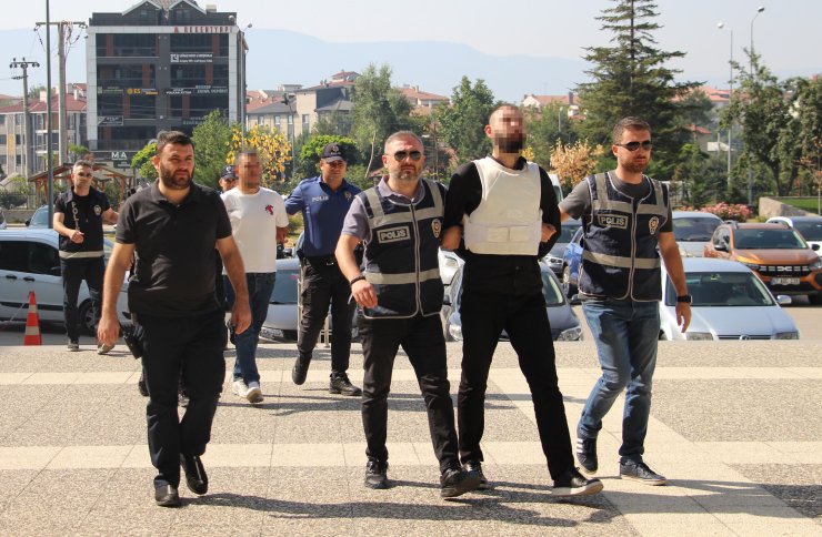 Bolu'da 3 Kişinin Yaralandığı Silahlı Kavgada, 5 Şüpheli Adliyede