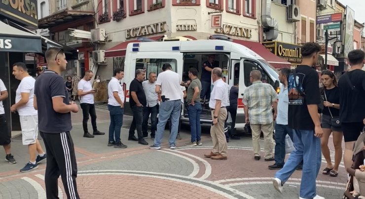 Caddede Yürürken Başına Yorgun Mermi İsabet Etti