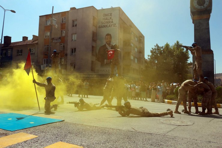 Çankırı'da Komandoların Gösterisi Beğeni Topladı