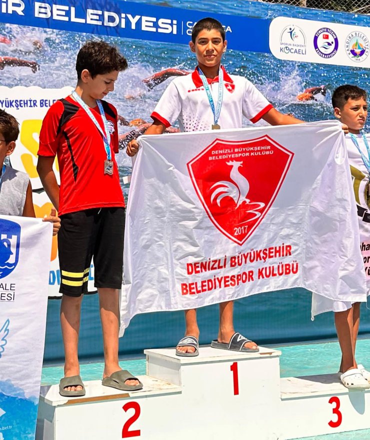 Denizli Büyükşehir Belediyesi'nin Yüzme Sporcusu Altın Madalya Kazandı