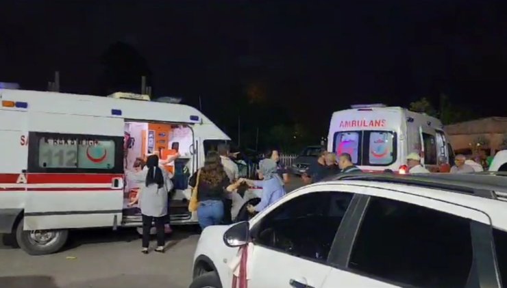 Düğünde Yemekten Zehirlenen 30 Kişi Hastaneye Kaldırıldı