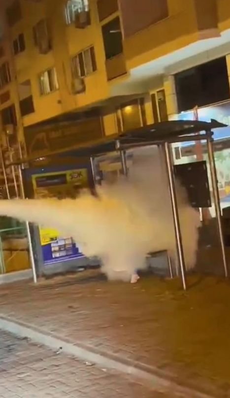 Duraktaki Kişiye Yangın Söndürme Tüpüyle Gaz Sıkıp Görüntü Çeken 7 Kişi Adliyede