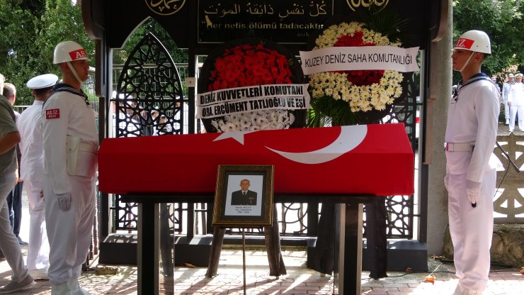 Emekliye Ayrıldıktan 2 Gün Sonra Yaşamını Yitiren Tuğamiral Akçay, Toprağa Verildi