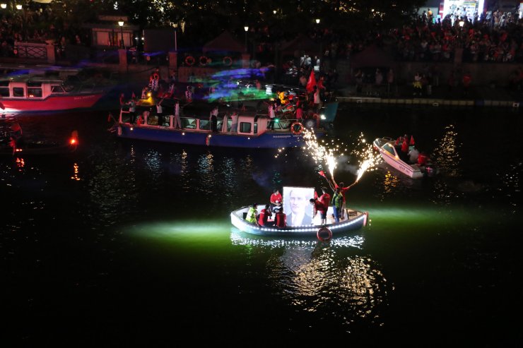 Eskişehir'de, 30 Ağustos Zafer Bayramı'nda Fener Alayı