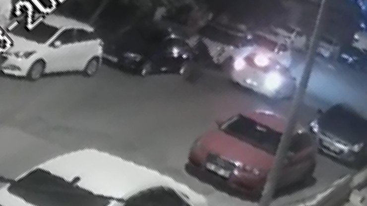 Eyüpsultan'da Soydukları Otomobile Geri Gelip Güneş Gözlüğünü De Çaldılar