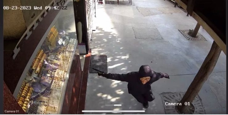 Gaziosmanpaşa’da Salvador Dali Maskesiyle Soygun Girişimi