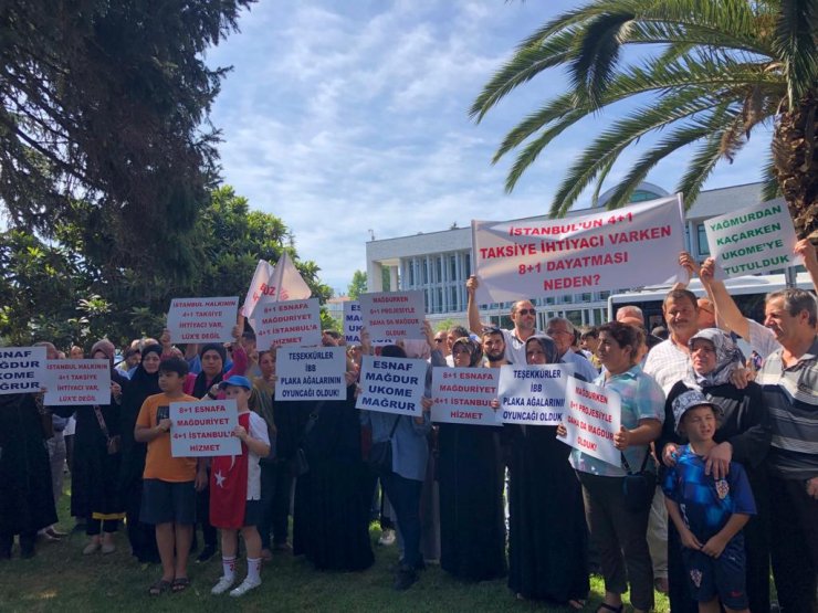 İbb Önünde '4+1 Araç İstiyoruz' Eylemi