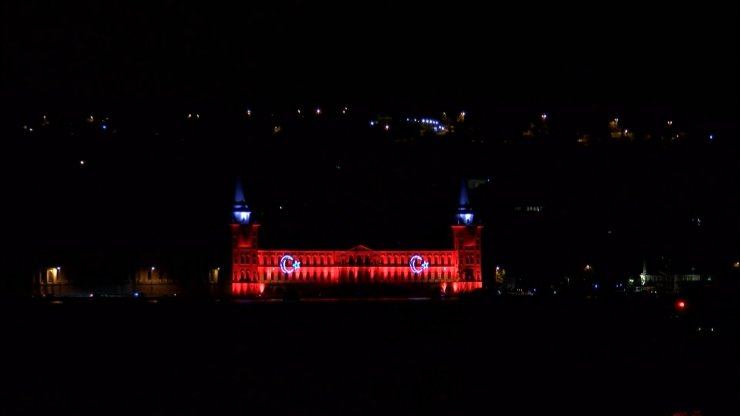 İstanbul Boğazı’nda Havai Fişek Gösterisi