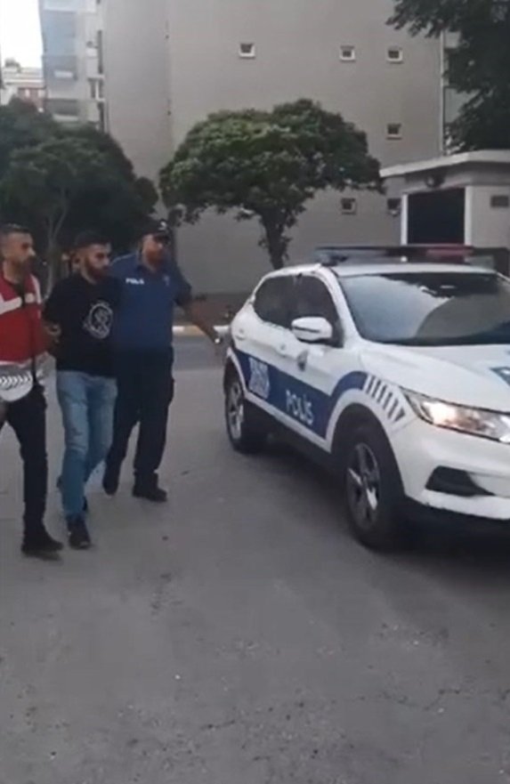 Kadıköy'de İett Otobüsü Şoförüne Biber Gazı Sıkan Sürücü Yakalandı