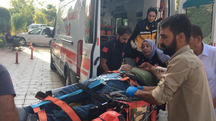 Kamyonetle Hafif Ticari Araç Çarpıştı; 1'i Ağır, 7 Yaralı