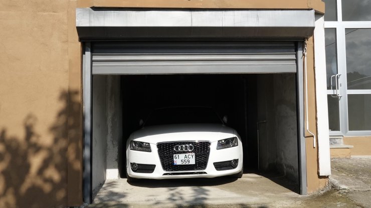 ‘Kopya Plakayı’ Değişti; Garajdaki Aracına Yine Ceza Geldi