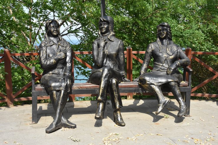 Saldırıya Uğrayan ‘Üç Kız’ Heykeli Onarıldı