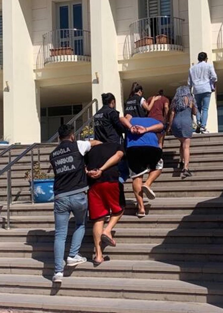 Sattıkları Uyuşturucuları Orman İle Kamp Alanına Gömmüşler