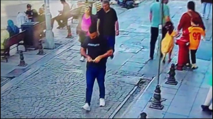 Sultanbeyli'de Yolda Yürüyen Vatandaşın Cep Telefonu Yandı