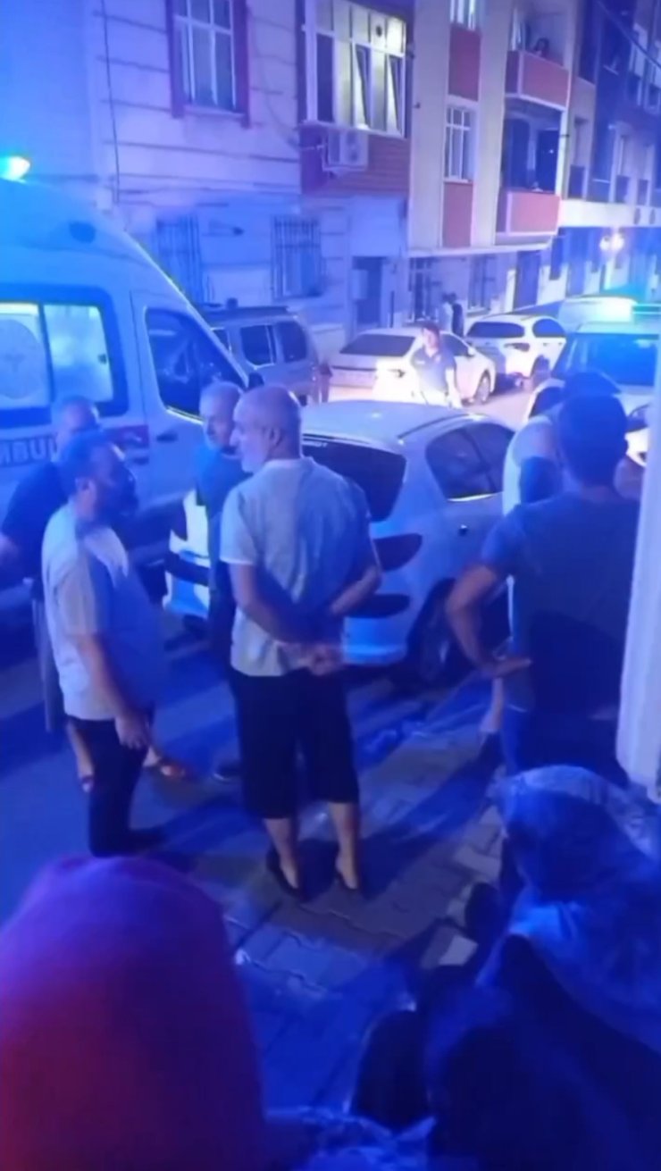 Sultangazi'de Üvey Babaya Baltalı Saldırı İddiası