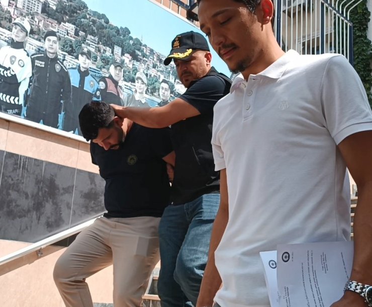 Telefon Dolandırıcısına 40 Bin Euro İle 300 Gram Altınını Verdi