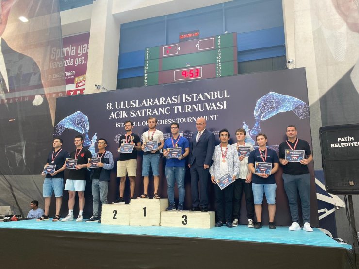 Uluslararası İstanbul Açık Satranç Turnuvası’nda Dereceye Girenler Ödüllendirildi