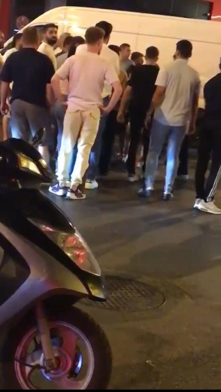 Üsküdar'da Sözlü Taciz İddiasıyla Tekme Tokat Dövüldü