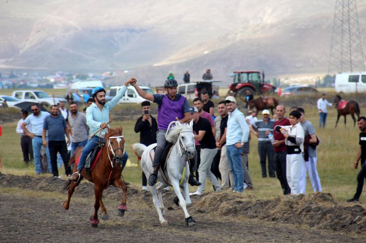 Ardahan’da Rahvan At Yarışları Yapıldı