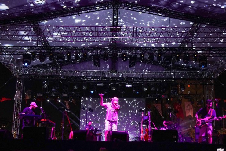 Beylikdüzü’nde Yüzyüzeyken Konuşuruz Sahne Aldı