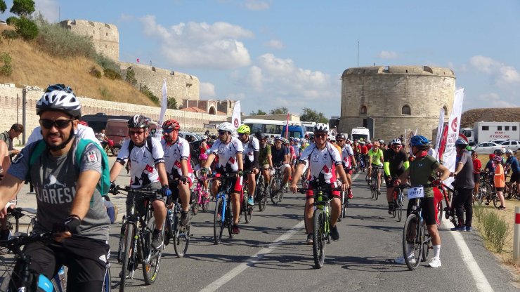 Çanakkale'de Bisikletçilerden 'Şehitlere Saygı Sürüşü'