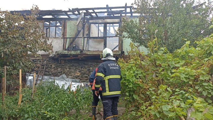 Çocukların Kibritle Oynarken Çıkardığı Yangında Ev Kullanılamaz Hale Geldi