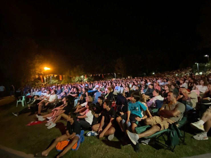 İstanbul-etiler Sanatçılar Parkı’nda A Milli Kadın Voleybol Takımının Final Heyecanı Yaşandı