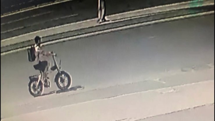 Kaza Yapanların Yardımına Koştu: Akülü Bisikleti Çalındı